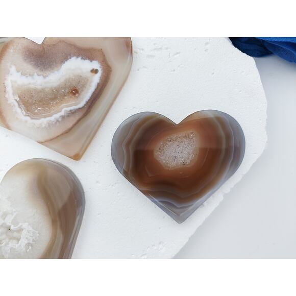 Druzy Agate Flat Heart Crystal Carving - Picture 3 of 11